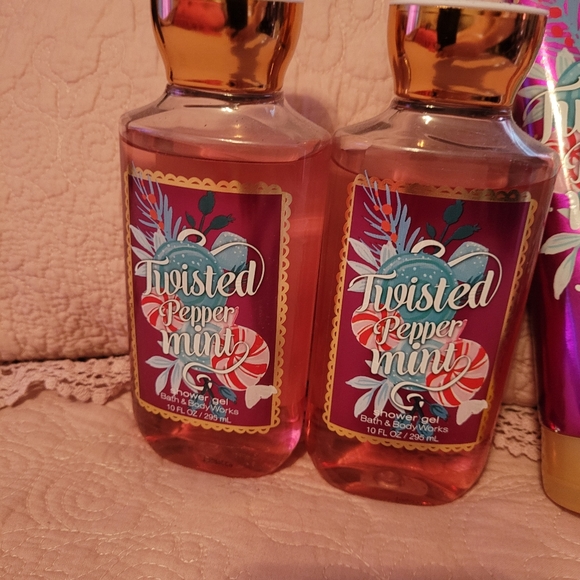 Bath & Body Twisted Peppermint Bundle - Picture 2 of 5